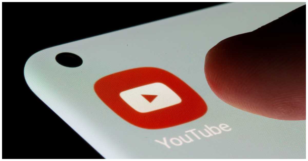 একটি ডিভাইসে ইউটিউব অ্যাপ। ছবি: রয়টার্স